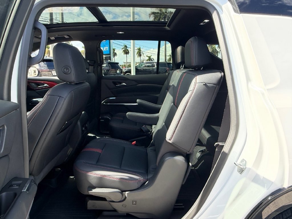 Used 2025 Chevrolet Traverse RS AWD/4WD image 11