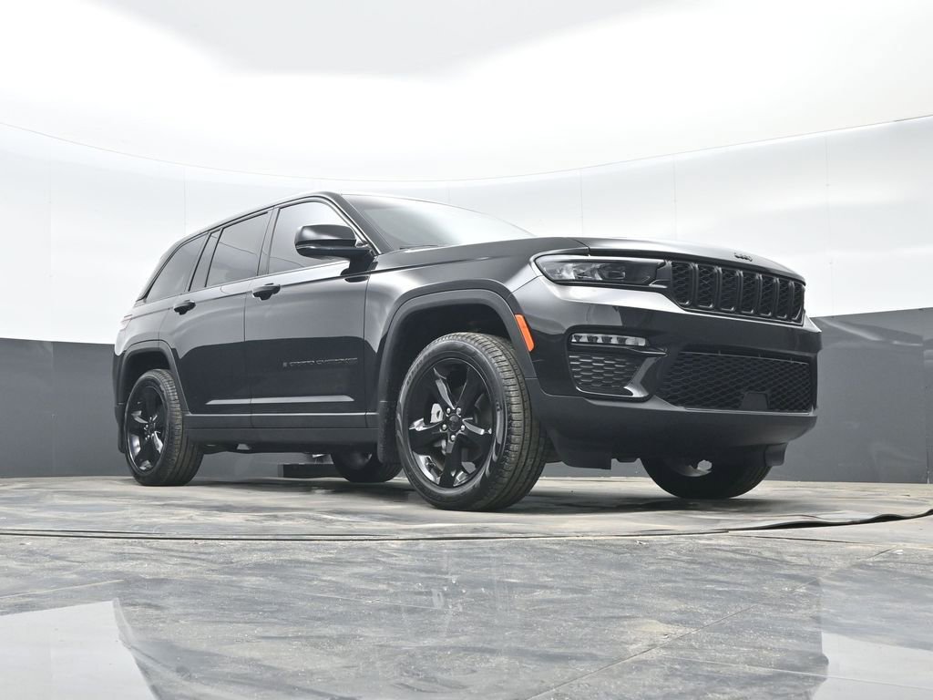 Used 2025 Jeep Grand Cherokee Limited w/ Black Appearance Package image 41