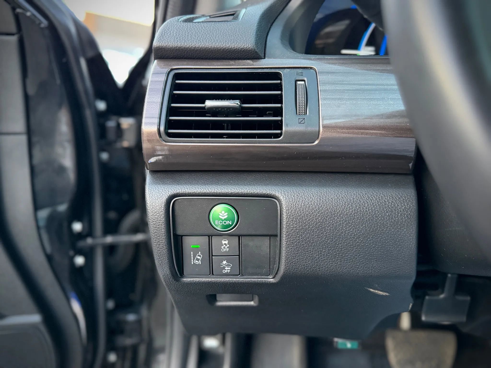 Used 2017 Honda Accord EX-L image 8