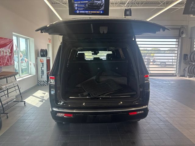 Used 2022 Jeep Grand Wagoneer Series II w/ Premium Group II AWD/4WD image 17