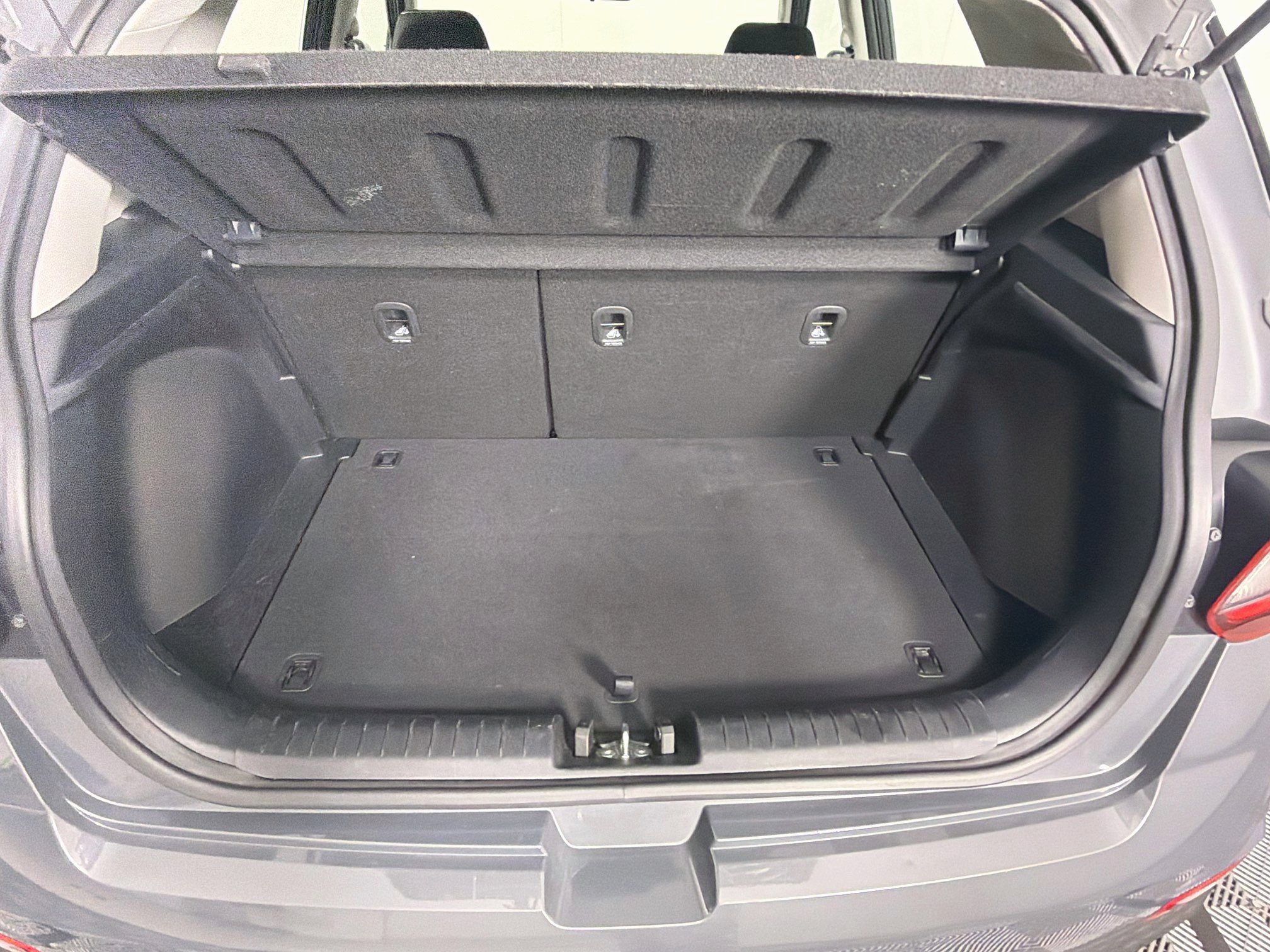 Used 2025 Hyundai Venue SEL FWD image 28