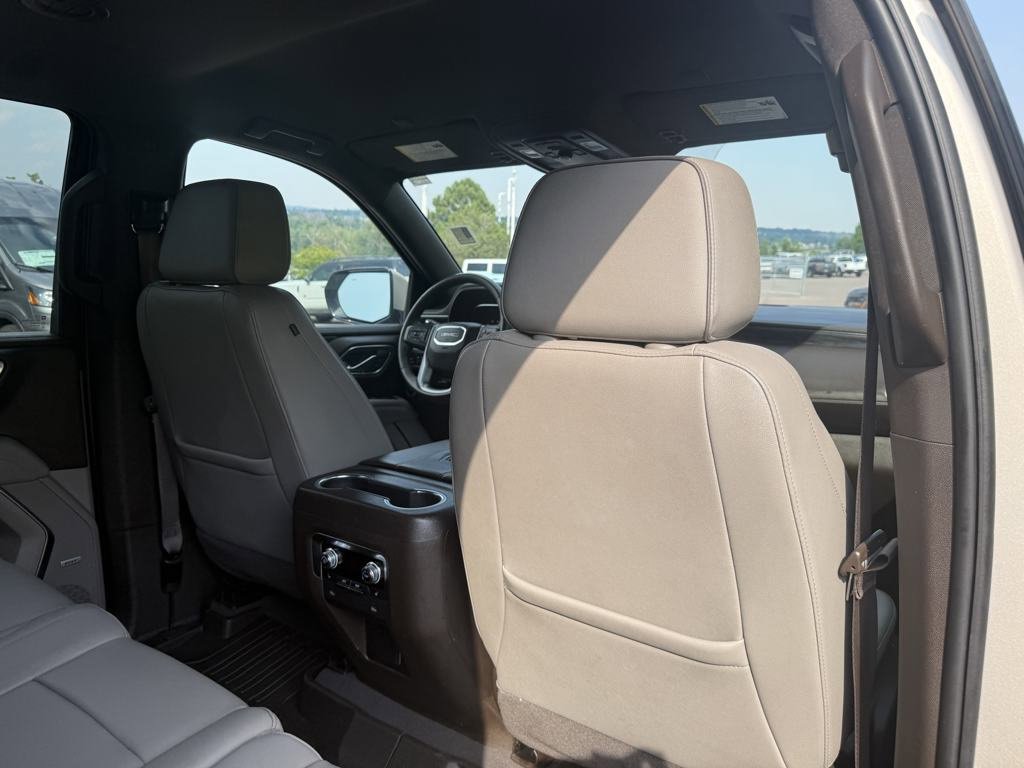Used 2022 GMC Yukon SLT w/ SLT Luxury Package image 27