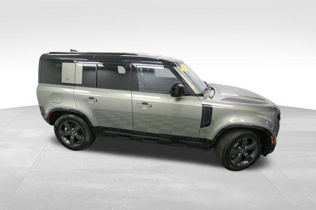 Used 2023 Land Rover Defender 110 X-Dynamic SE image 5