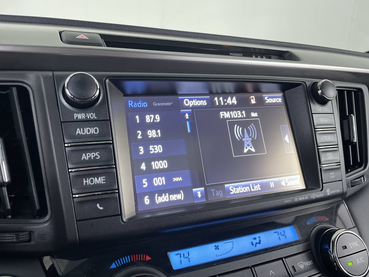 Used 2018 Toyota RAV4 Limited AWD/4WD image 17