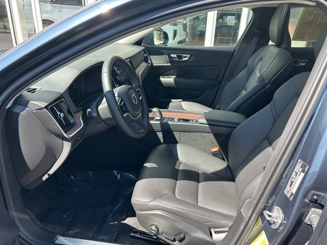 Used 2025 Volvo V60 B5 Cross Country Plus image 17