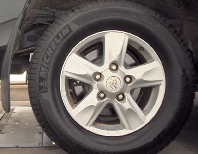 Used 2011 Toyota Land Cruiser w/ Upgrade Pkg AWD/4WD image 10
