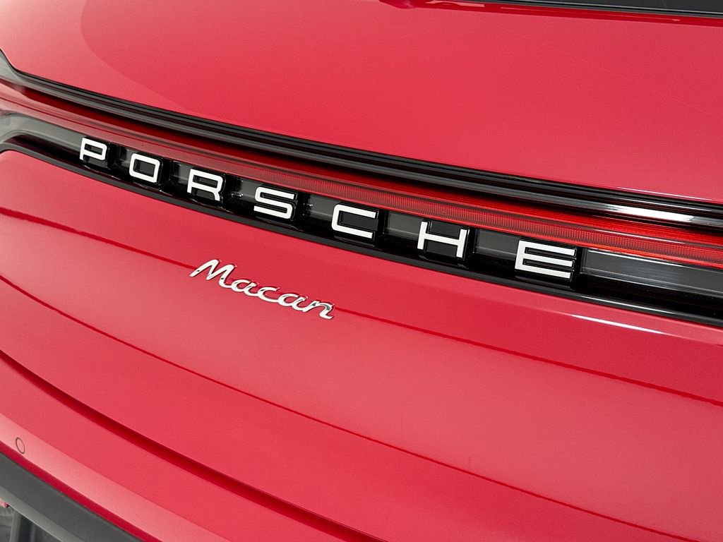 Certified 2025 Porsche Macan AWD/4WD image 36
