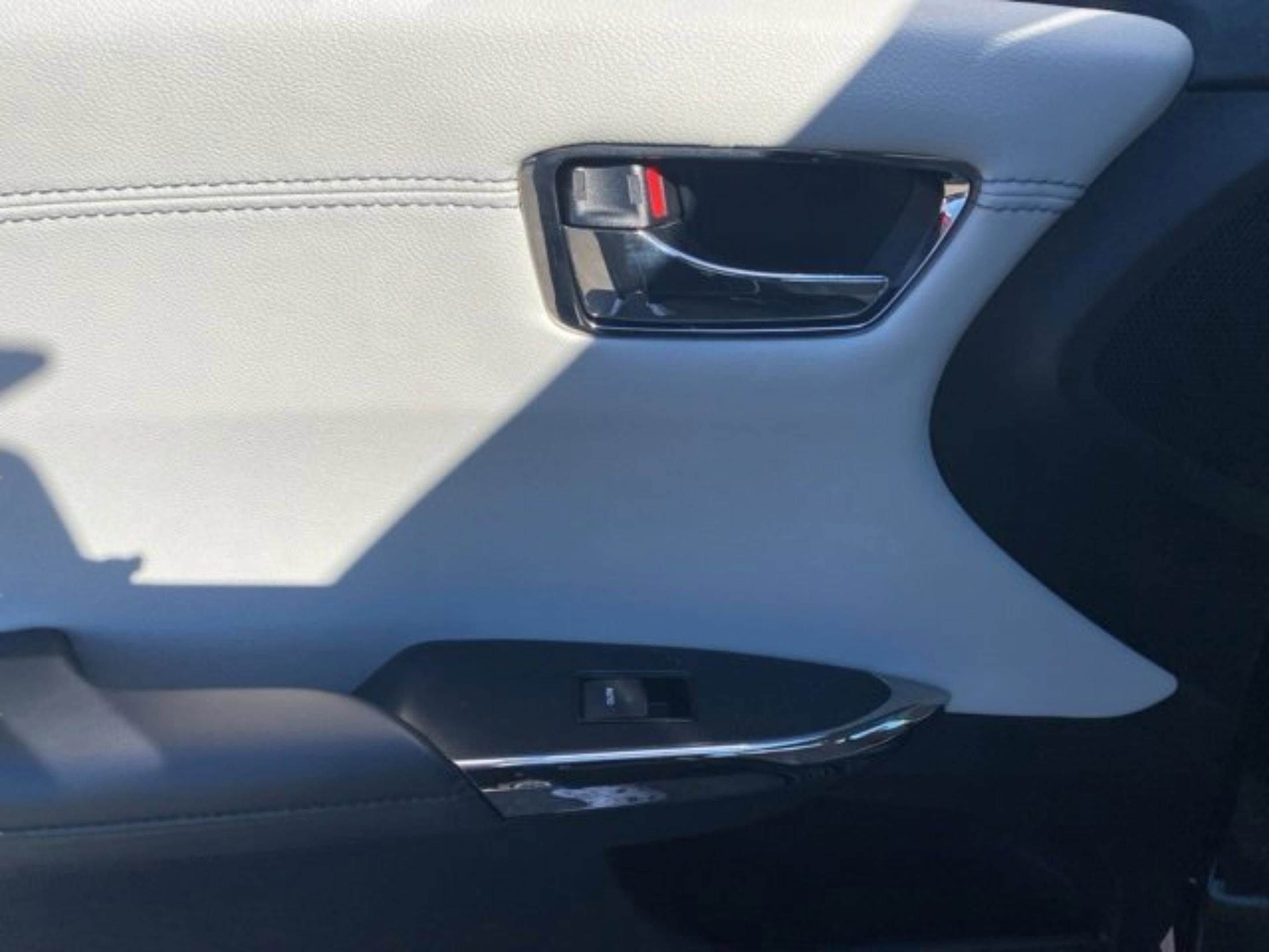 Used 2017 Toyota Avalon Limited image 32