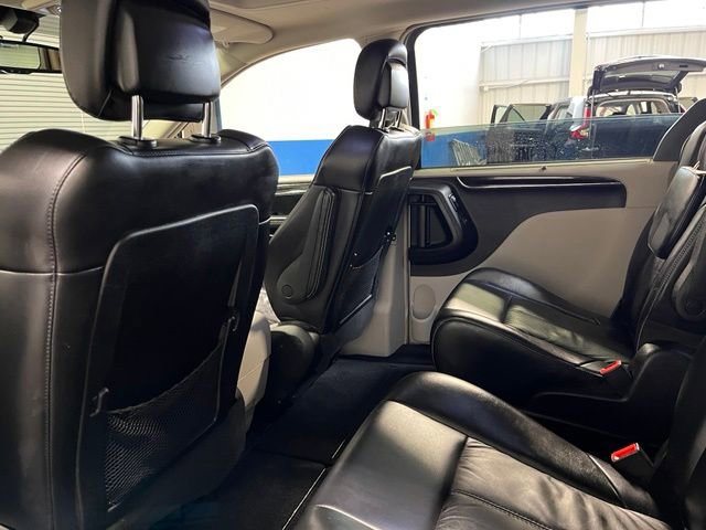 Used 2012 Chrysler Town & Country Limited w/ Luxury Group FWD image 17