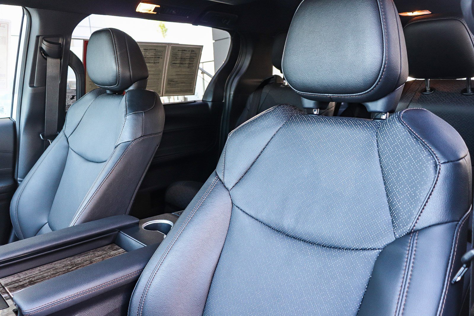 Used 2025 Toyota Sienna Platinum image 23