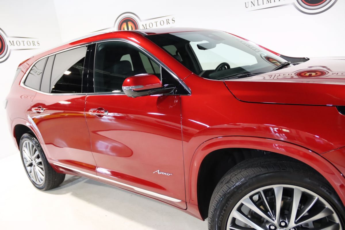 Used 2025 Buick Enclave Avenir w/ Super Cruise Package AWD/4WD image 8