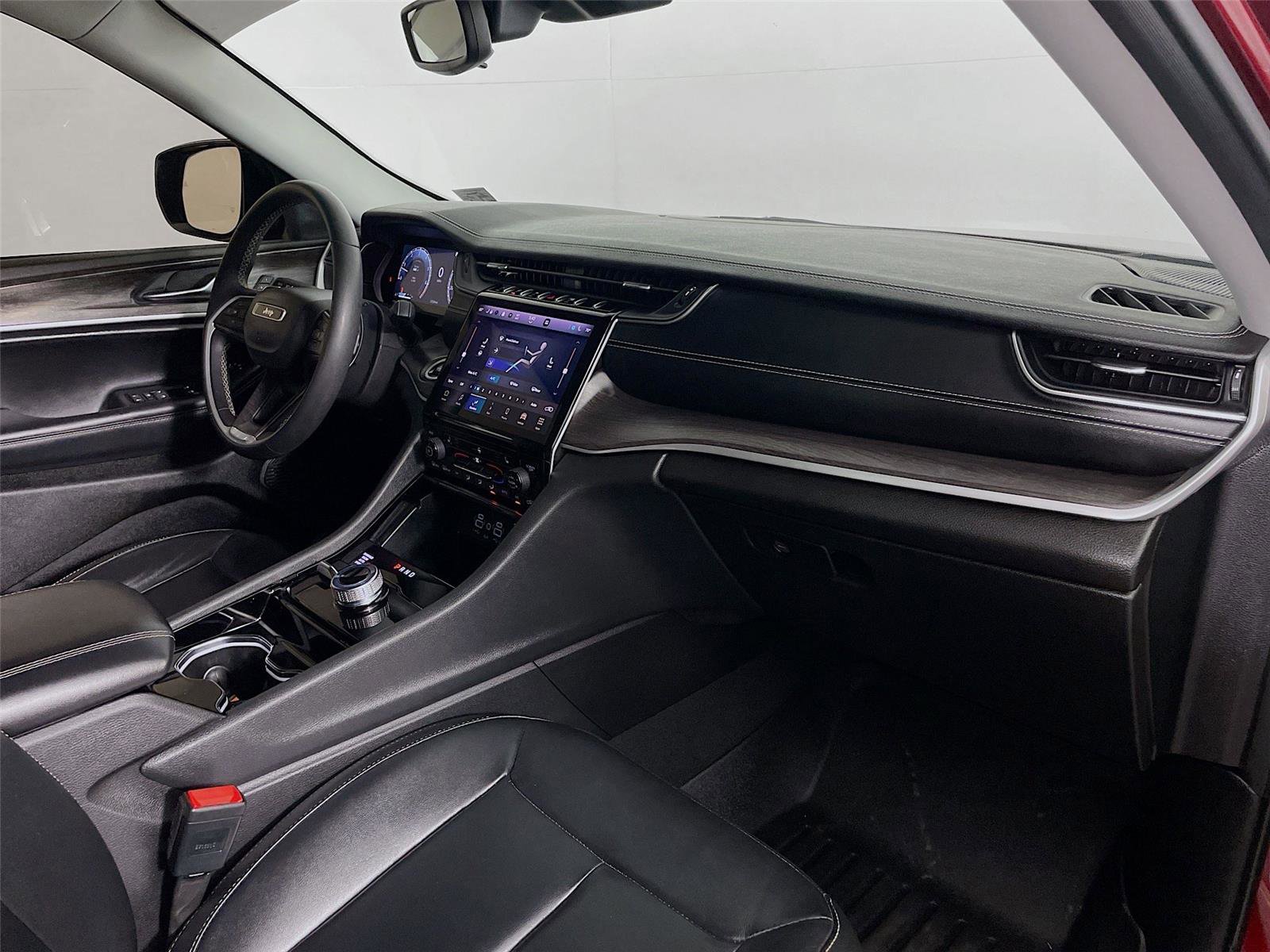 Used 2023 Jeep Grand Cherokee Limited image 31