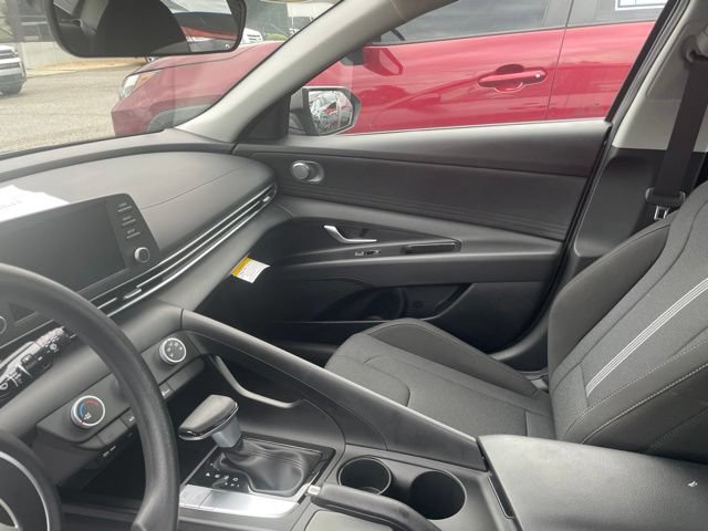 Certified 2025 Hyundai Elantra SE FWD image 20
