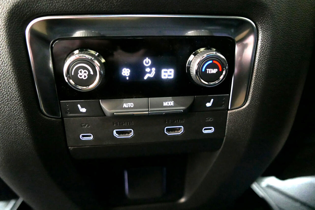 Used 2025 Chevrolet Suburban High Country image 34