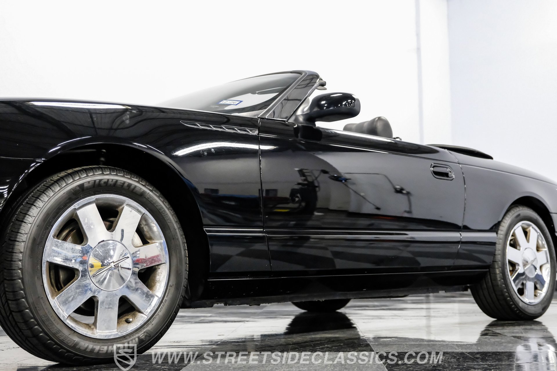 Used 2002 Ford Thunderbird image 26