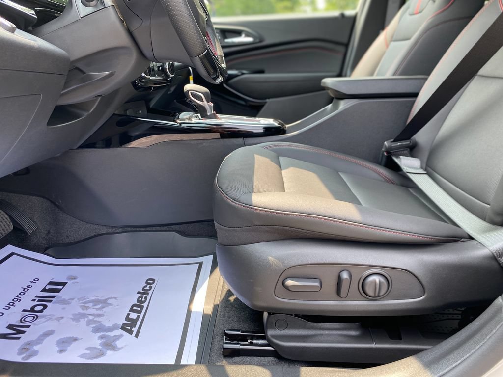 New 2026 Chevrolet Trax RS w/ Sunroof Package FWD image 21