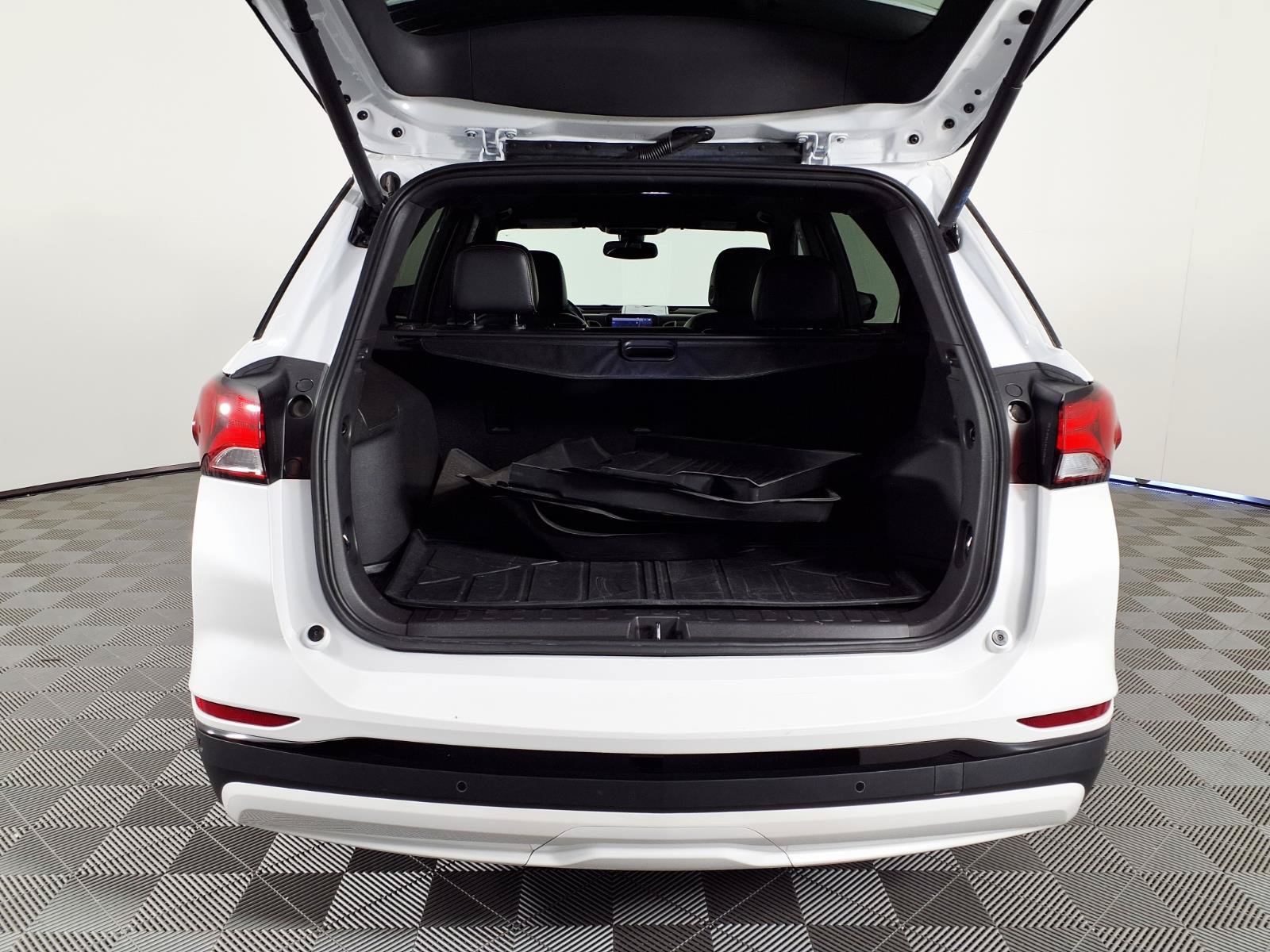 Used 2024 Chevrolet Equinox Premier AWD/4WD image 8