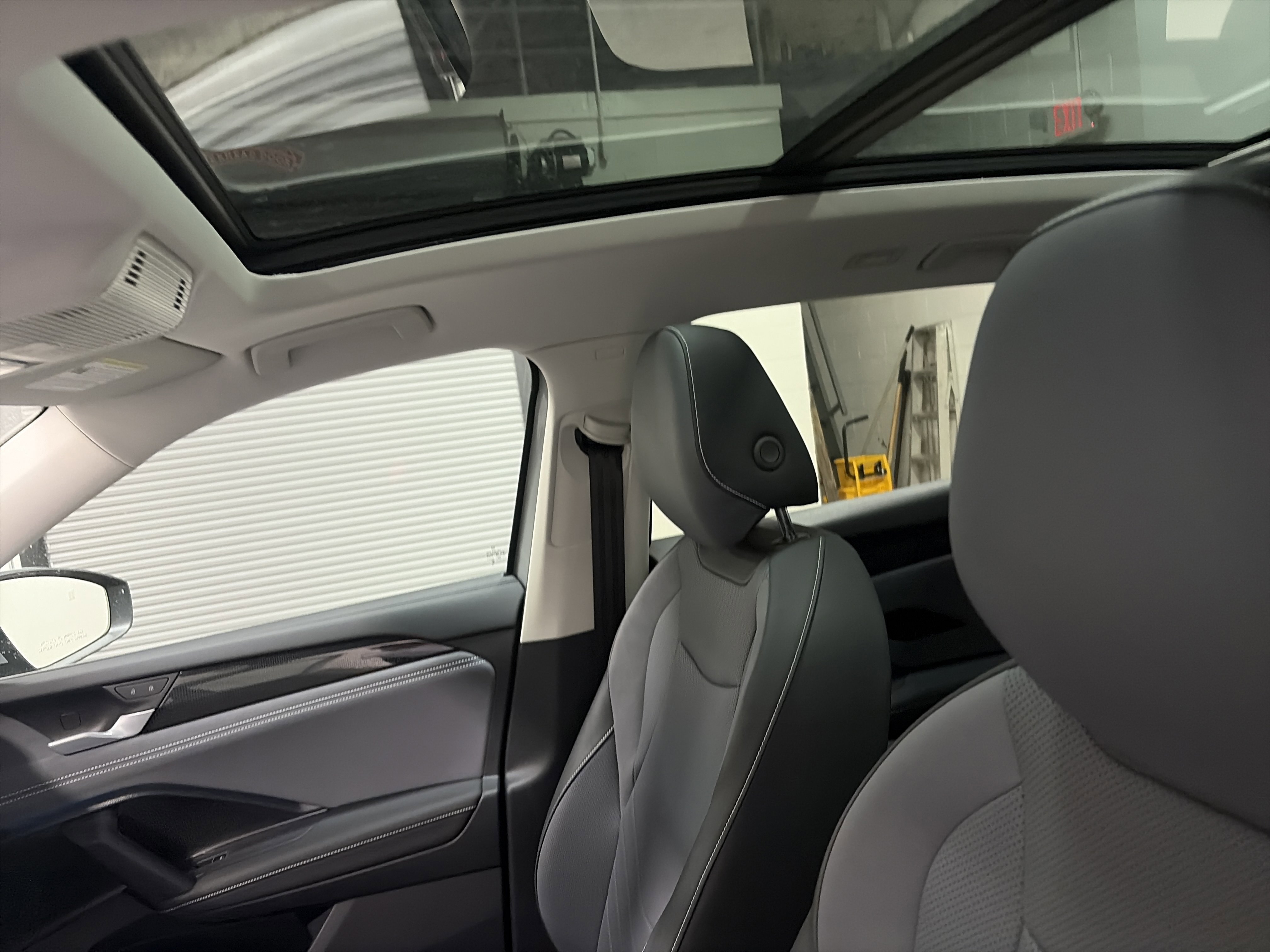 Certified 2025 Volkswagen Tiguan SE image 12