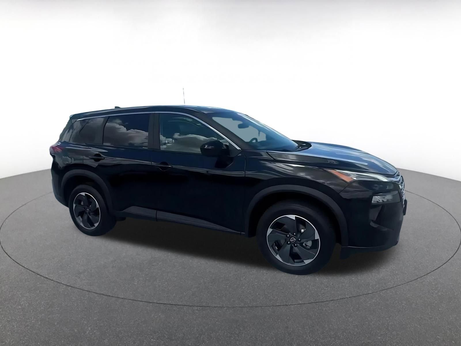 Used 2024 Nissan Rogue SV FWD image 2