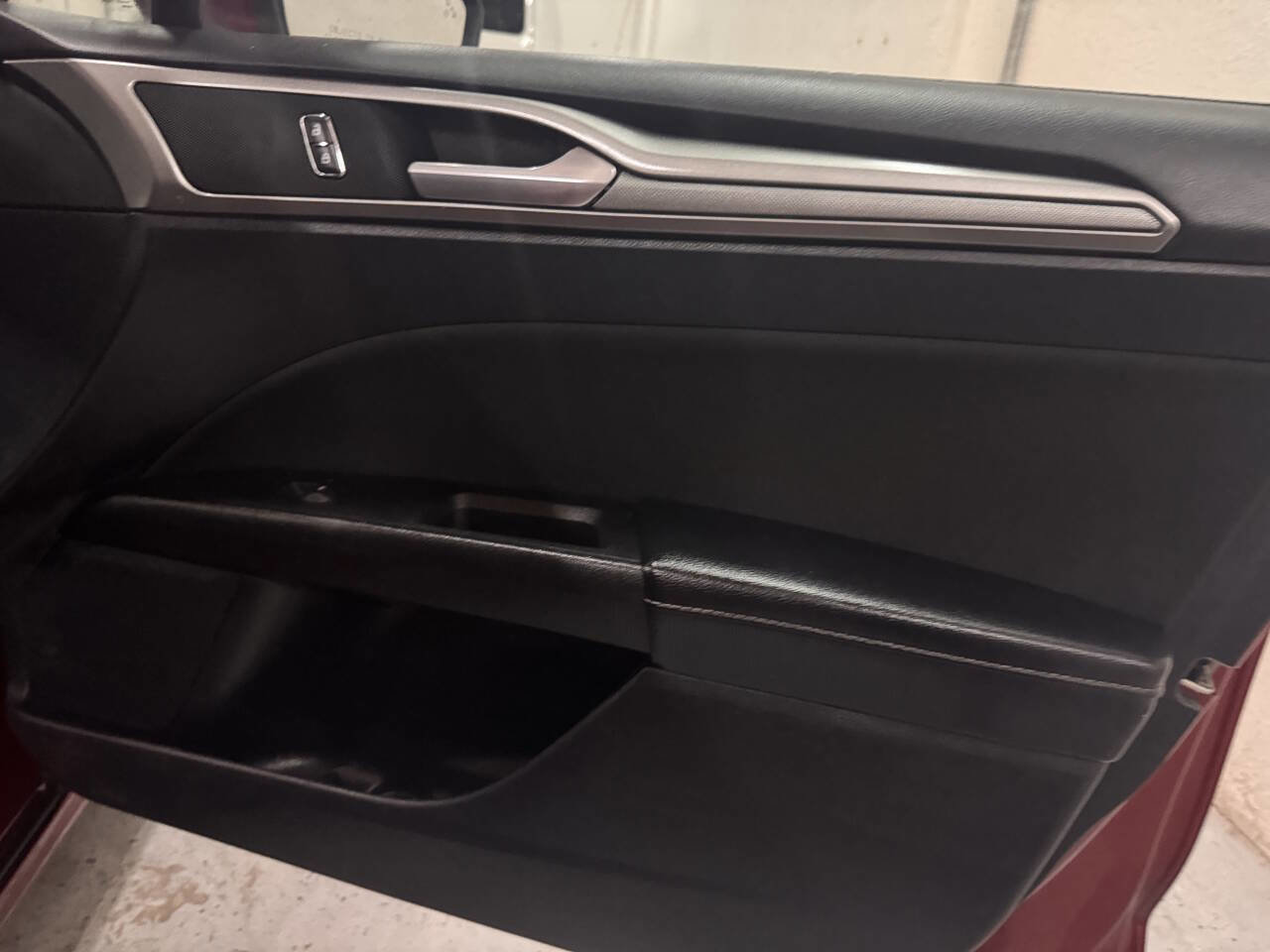 Used 2019 Ford Fusion SE FWD image 24