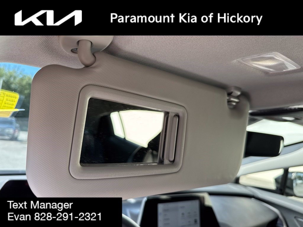 Used 2025 Toyota Prius XLE FWD image 26