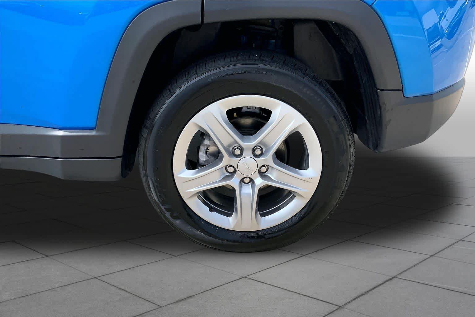 Used 2024 Jeep Compass Latitude AWD/4WD image 11