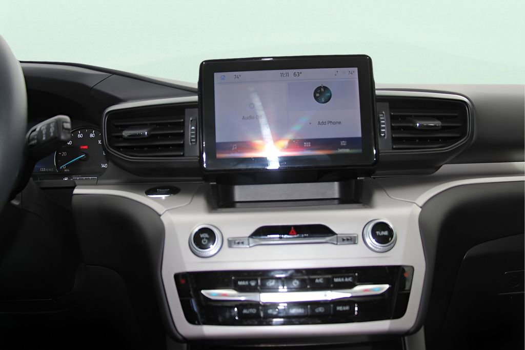 Used 2023 Ford Explorer XLT image 15