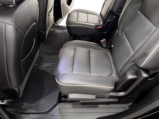 Used 2023 Chevrolet Traverse Premier FWD image 17