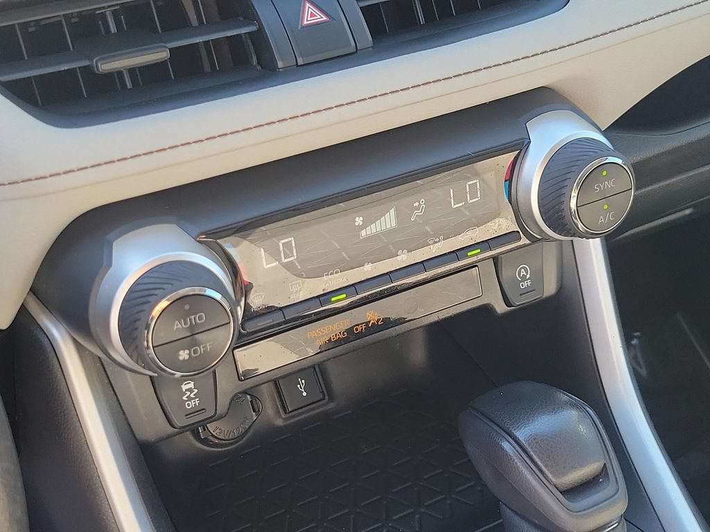 Used 2021 Toyota RAV4 XLE w/ Convenience Package AWD/4WD image 27
