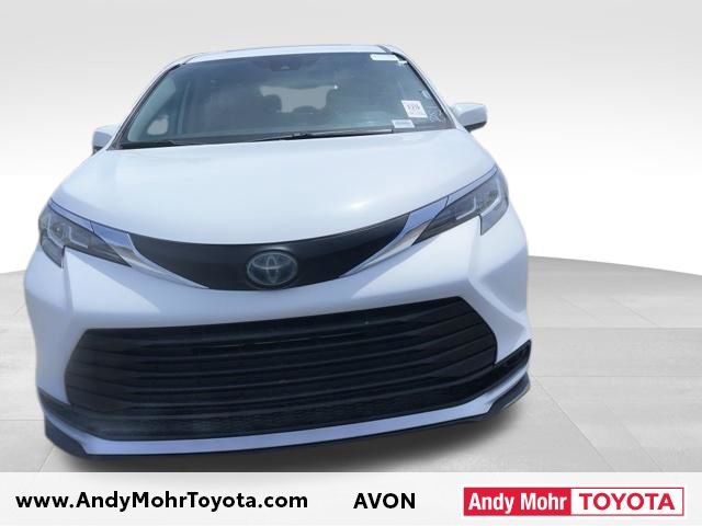 Used 2021 Toyota Sienna LE w/ LE Plus Package FWD image 3