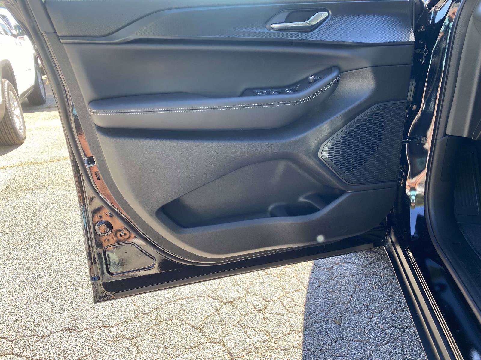 New 2025 Jeep Grand Cherokee Altitude image 11