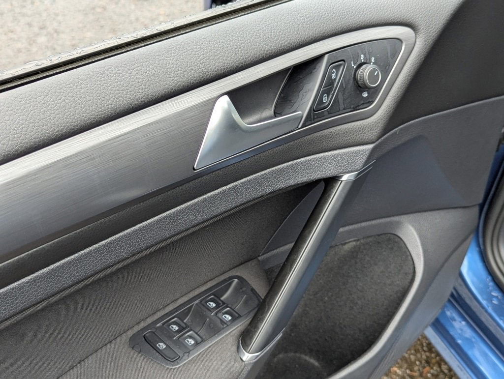 Used 2019 Volkswagen Golf S image 11