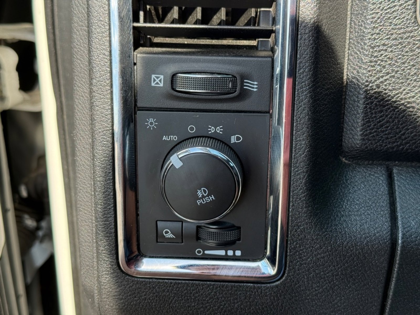 Used 2017 RAM 2500 Laramie image 33