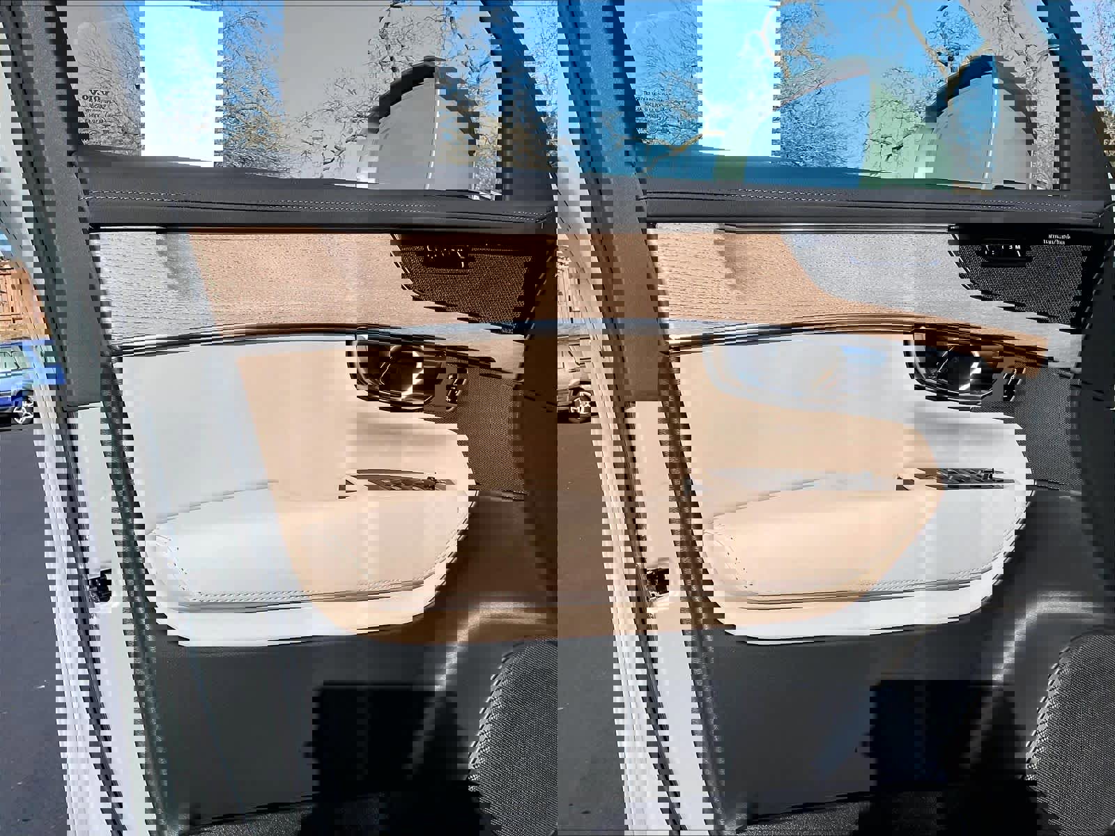 New 2026 Volvo XC90 T8 Plus w/ Protection Package Premier image 24