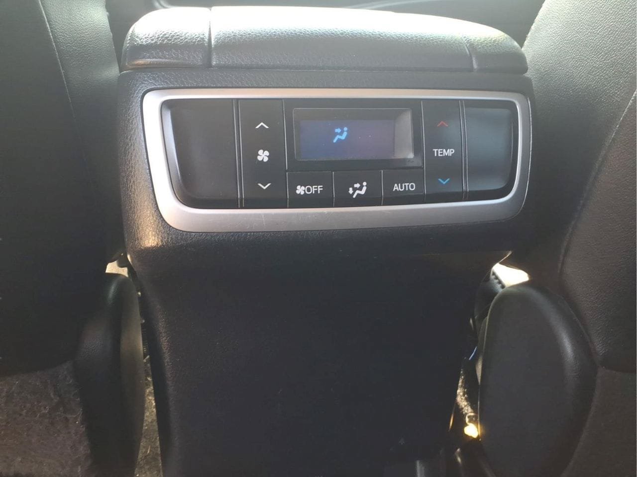 Used 2019 Toyota Highlander Plus FWD image 14