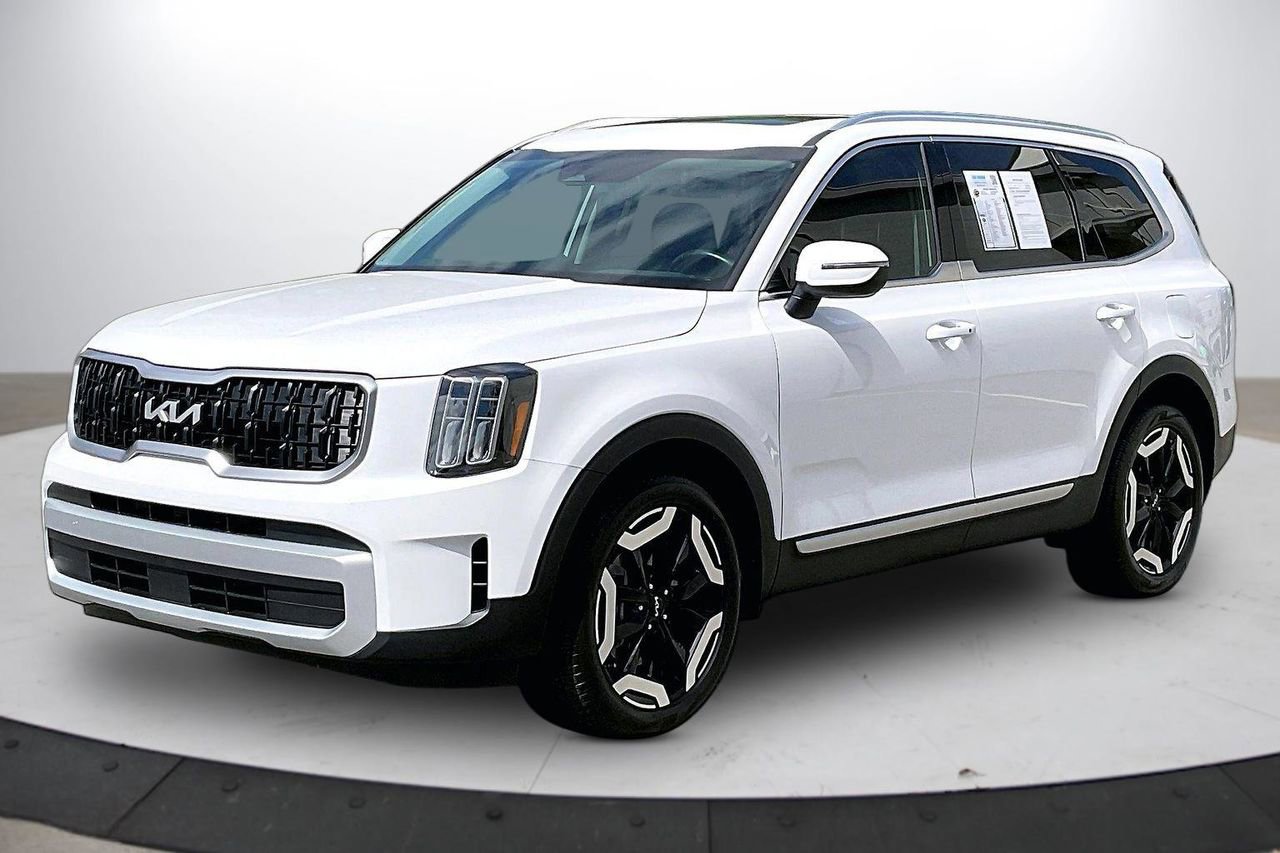 Used 2025 Kia Telluride EX w/ EX Captain's Chair Package FWD image 4