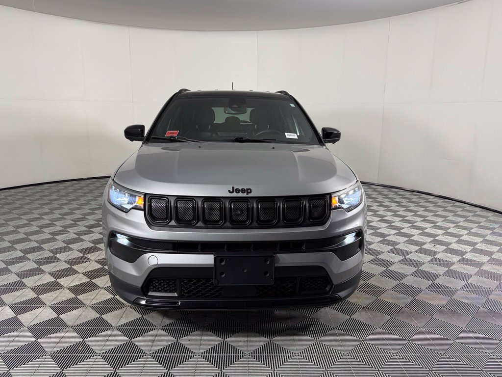 Used 2022 Jeep Compass Latitude w/ Convenience Group FWD image 3