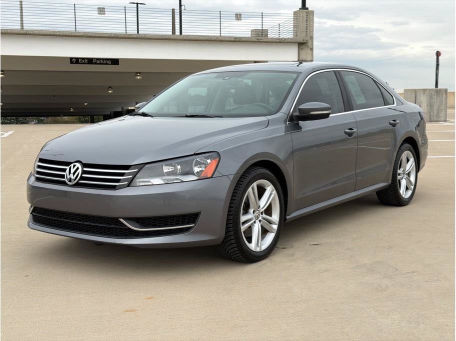 Used 2014 Volkswagen Passat 1.8T SE FWD image 3