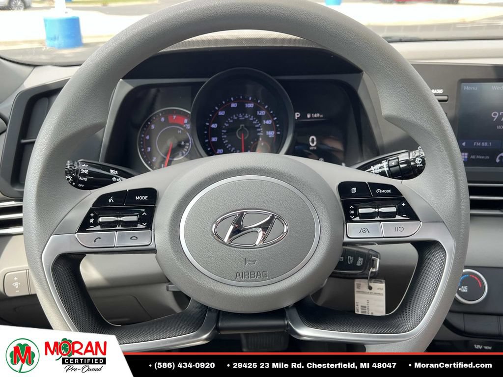 Used 2021 Hyundai Elantra SE FWD image 17