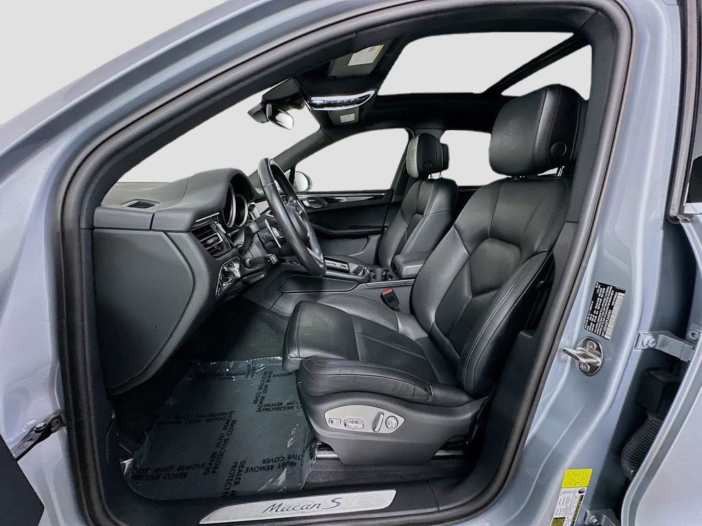 Certified 2023 Porsche Macan S AWD/4WD image 5