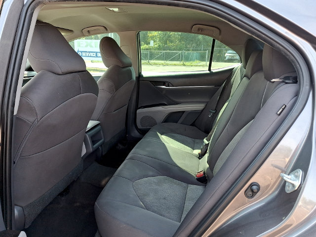 Used 2021 Toyota Camry LE FWD image 5
