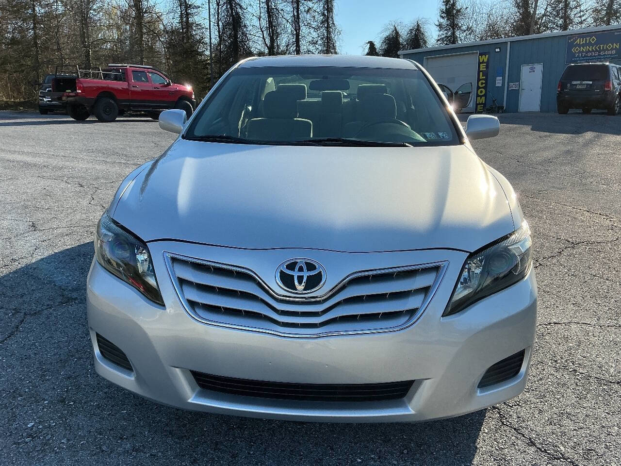 Used 2011 Toyota Camry LE FWD image 3