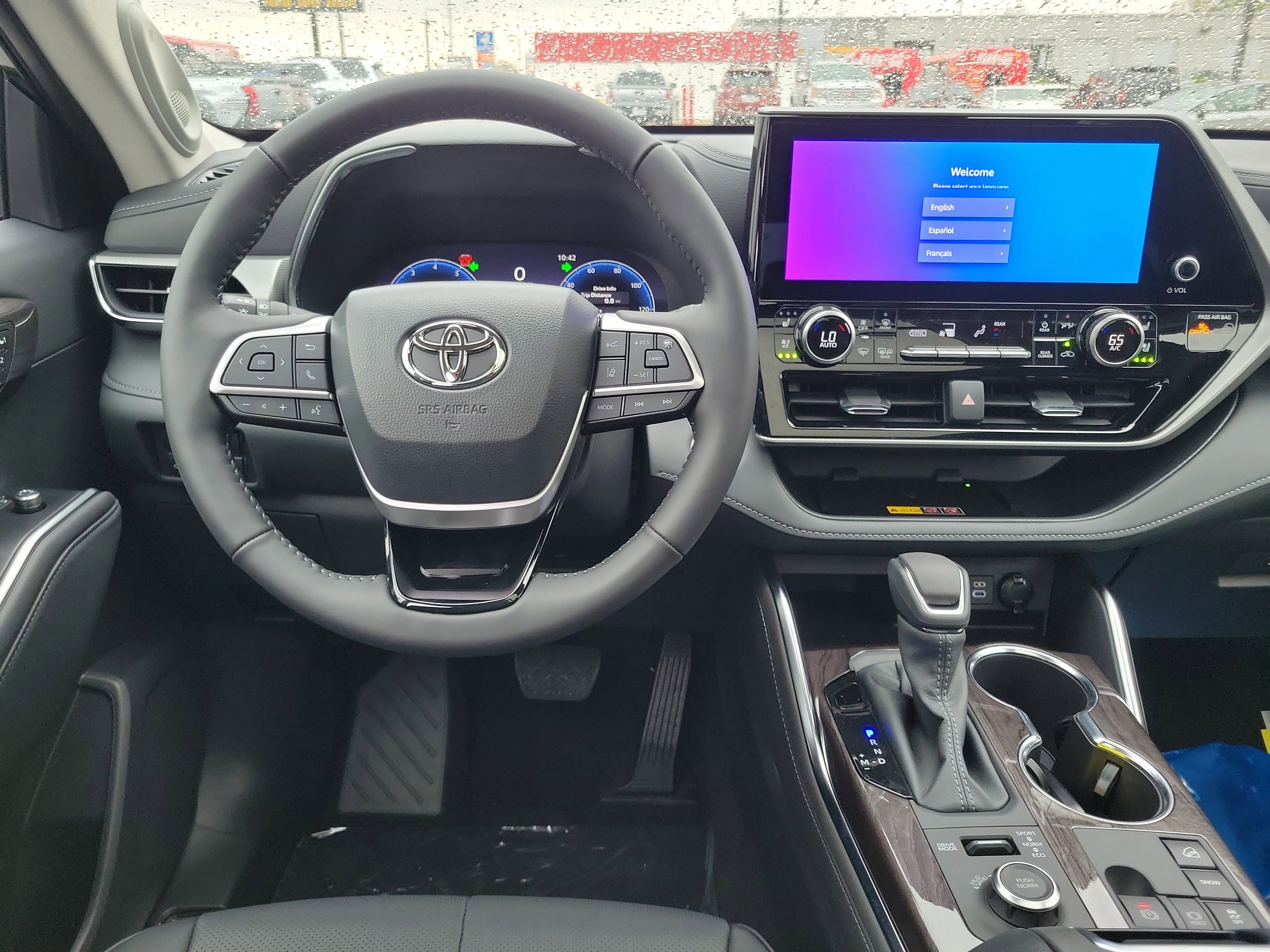 New 2025 Toyota Highlander Platinum image 10