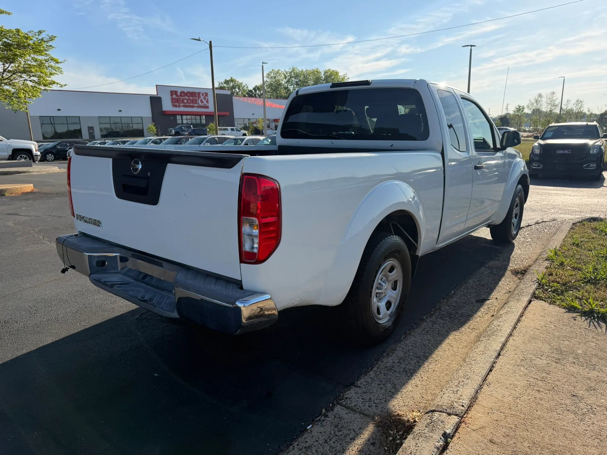 Used 2015 Nissan Frontier S RWD image 7
