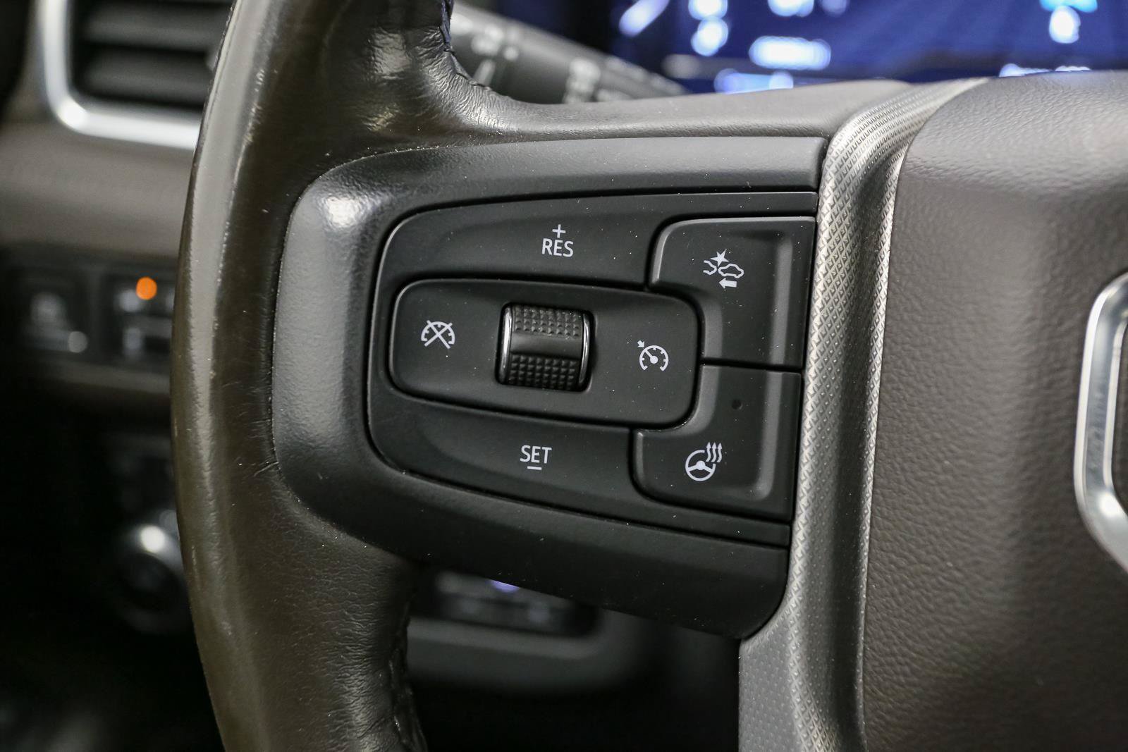 Used 2022 GMC Yukon Denali w/ Denali Premium Package AWD/4WD image 41