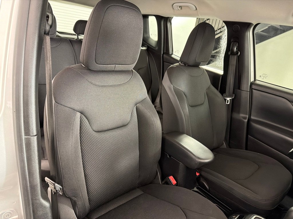 Used 2018 Jeep Renegade Altitude image 21