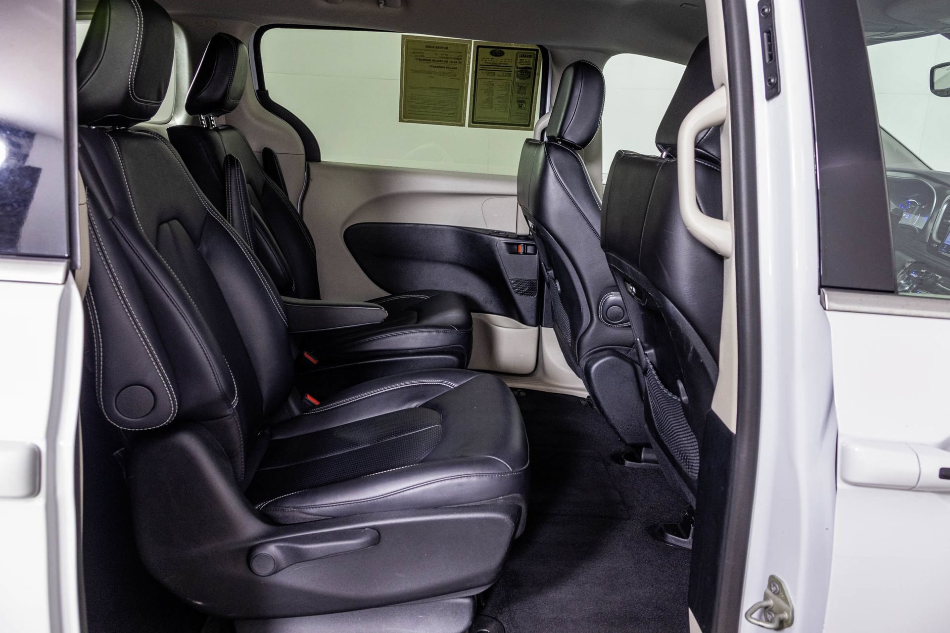 Used 2024 Chrysler Pacifica Limited FWD image 44