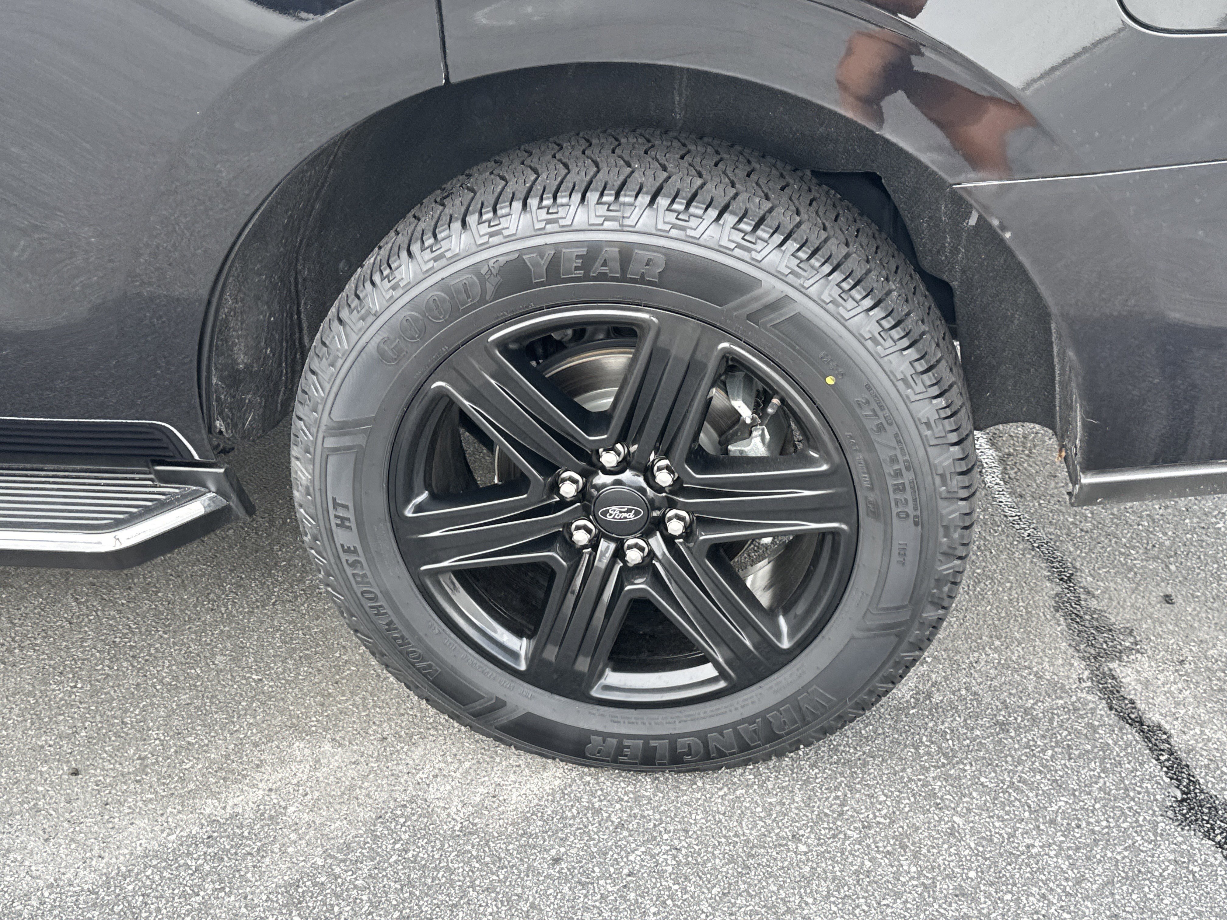 Used 2021 Ford Expedition XLT image 13