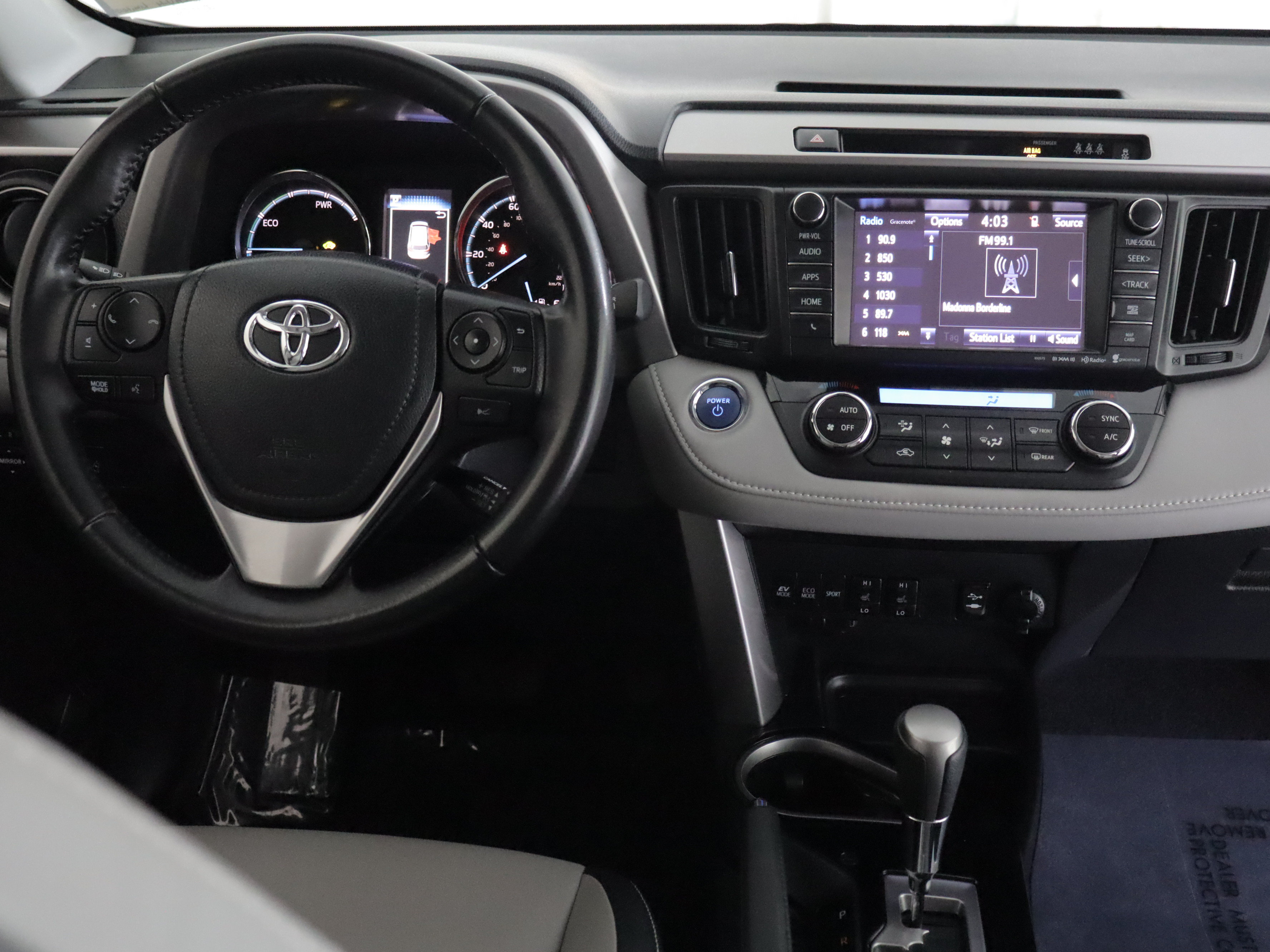 Used 2018 Toyota RAV4 Limited AWD/4WD image 2