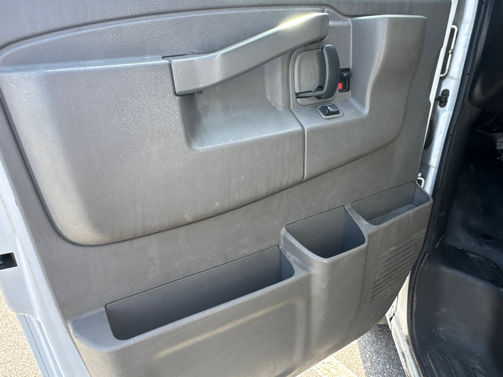 Used 2019 Chevrolet Express 3500 LS image 10